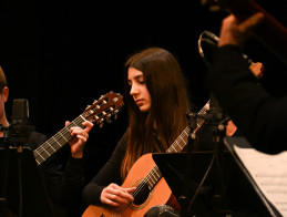 Concerto di voci e archi a pizzico