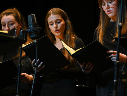 Concerto di voci e archi a pizzico