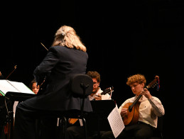 Concerto di voci e archi a pizzico